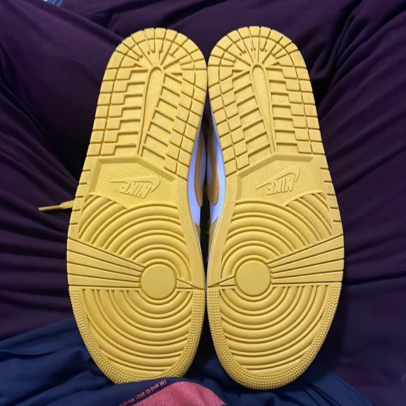 Jordan 1 retro lows pollen color way - Picture 5 of 5